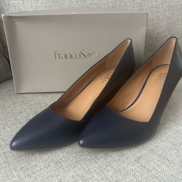 Franco Sarto “Frankie” women’s shoe. Midnight blue leather. - Picture 3 of 4